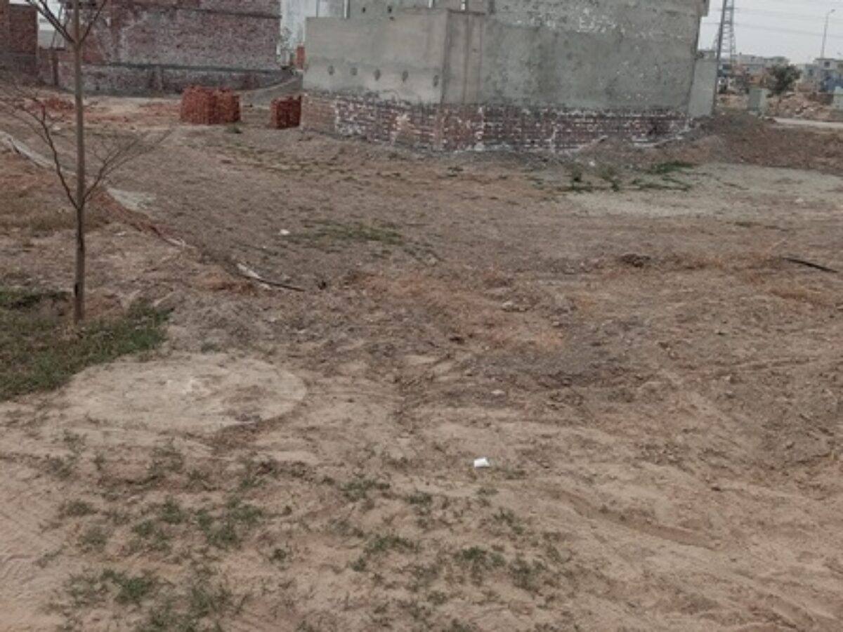 60 ft Road plot 10 Marla semi-commercial wide road Jubilee Town — vacant bare plot with road